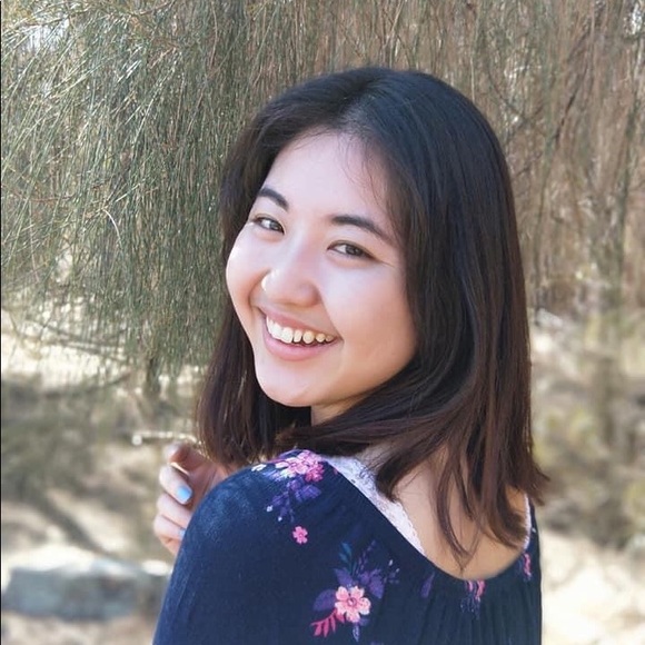 Meet your Posher, Christie ☺️ - Picture 1 of 3